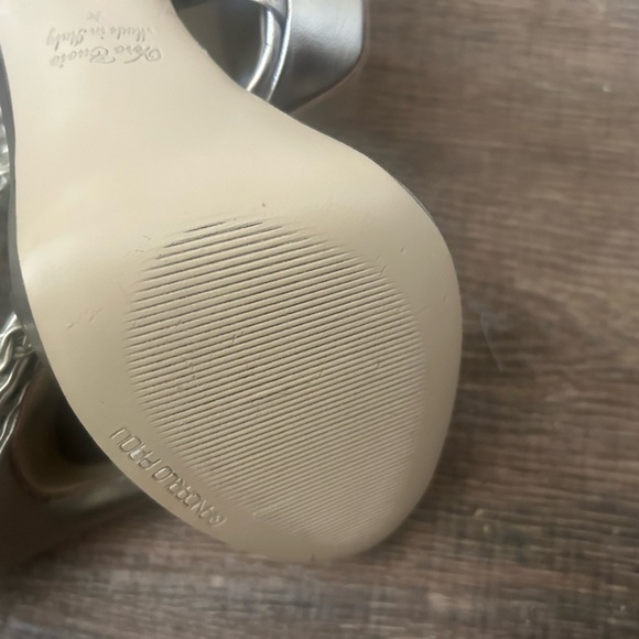 Giancarlo Paoli 9.5 NWOT ultra lux Gold with tiny silver hue stilettos - Picture 8 of 15